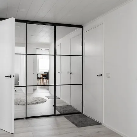 Fresh 2br-apartment With Free Parking